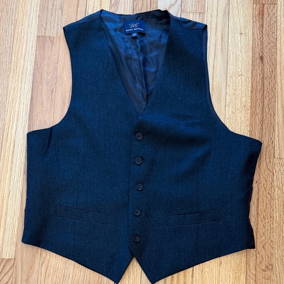 Men's Brooks Brothers vest like new.
